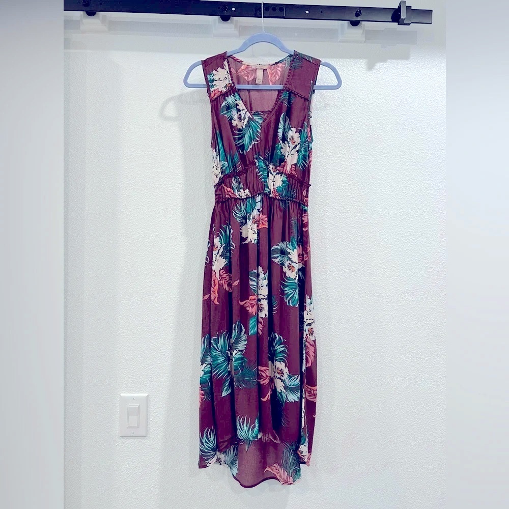 Blu Dahlia gauze dress. XS, plum color with floral print. V-neck, hi-low hemline